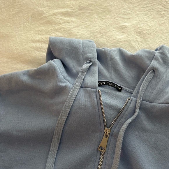 Zara Cropped Cutout Sweatshirt - Picture 2 of 3